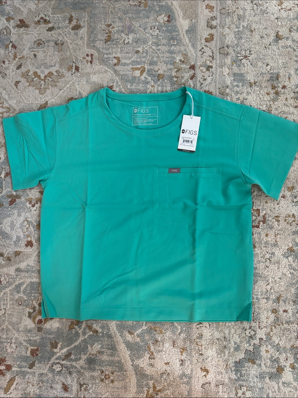 FIGS women’s surgical green Cabral relaxed crewneck scrub top. NWT